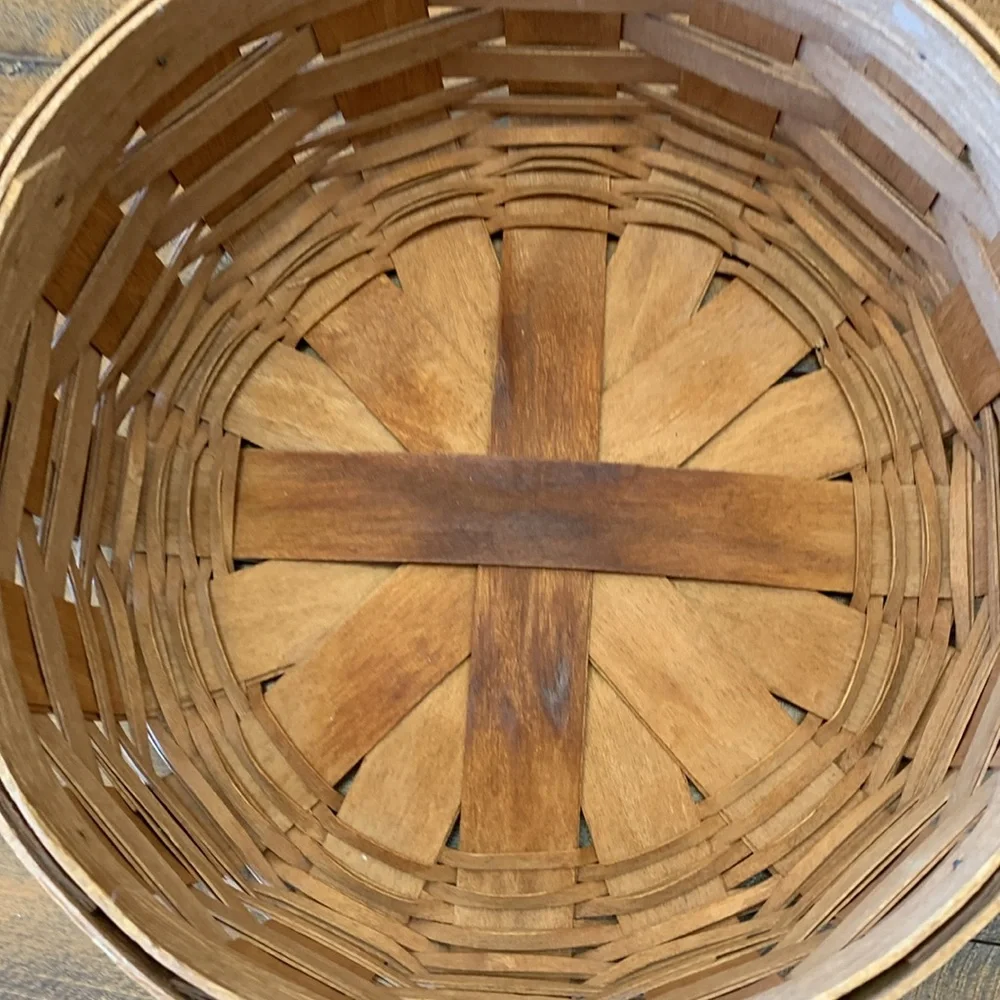 Longaberger 1992 Darning Basket with a Mother's Day Floral Liner.